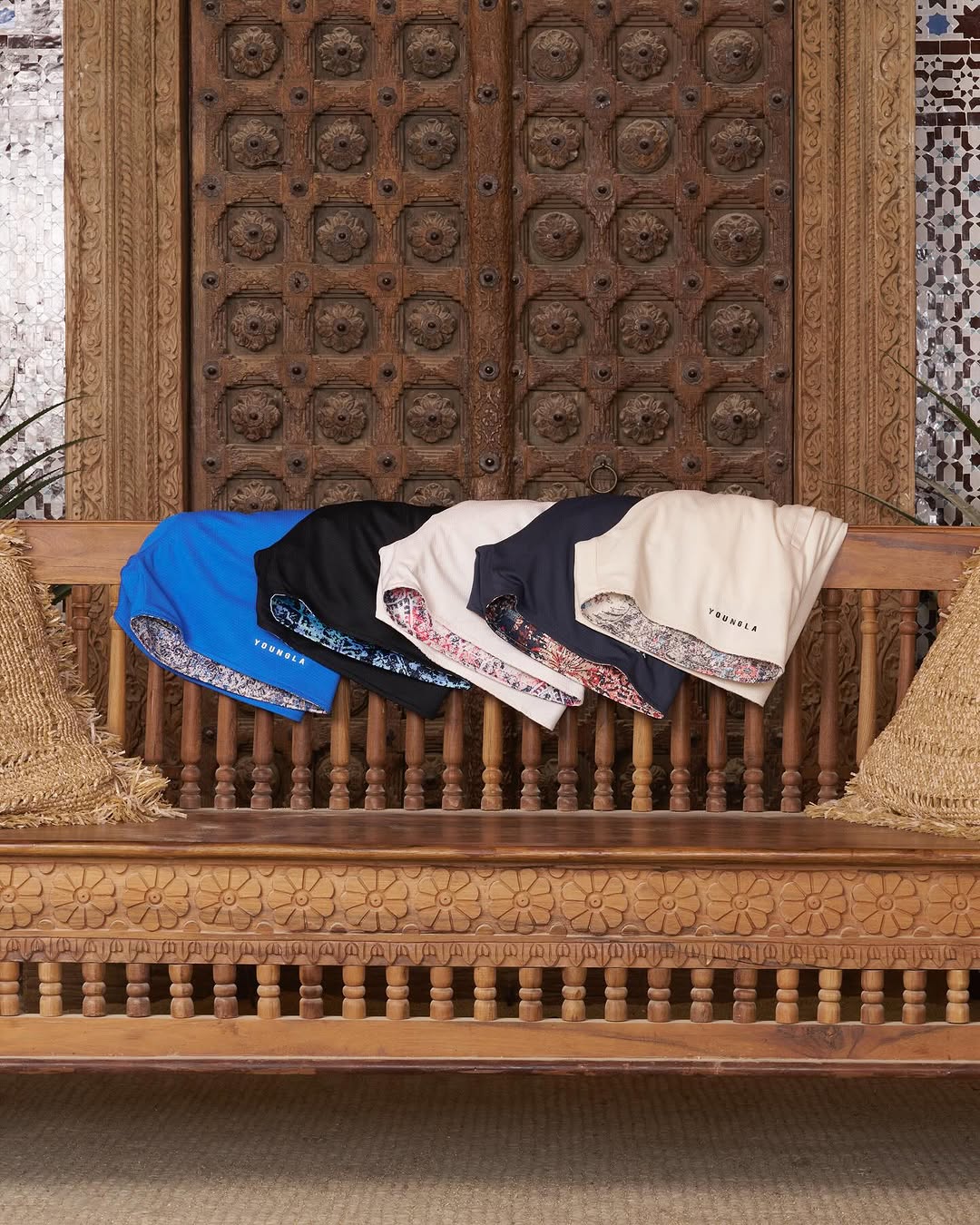 1112 - PERSIAN RUG SHORTS